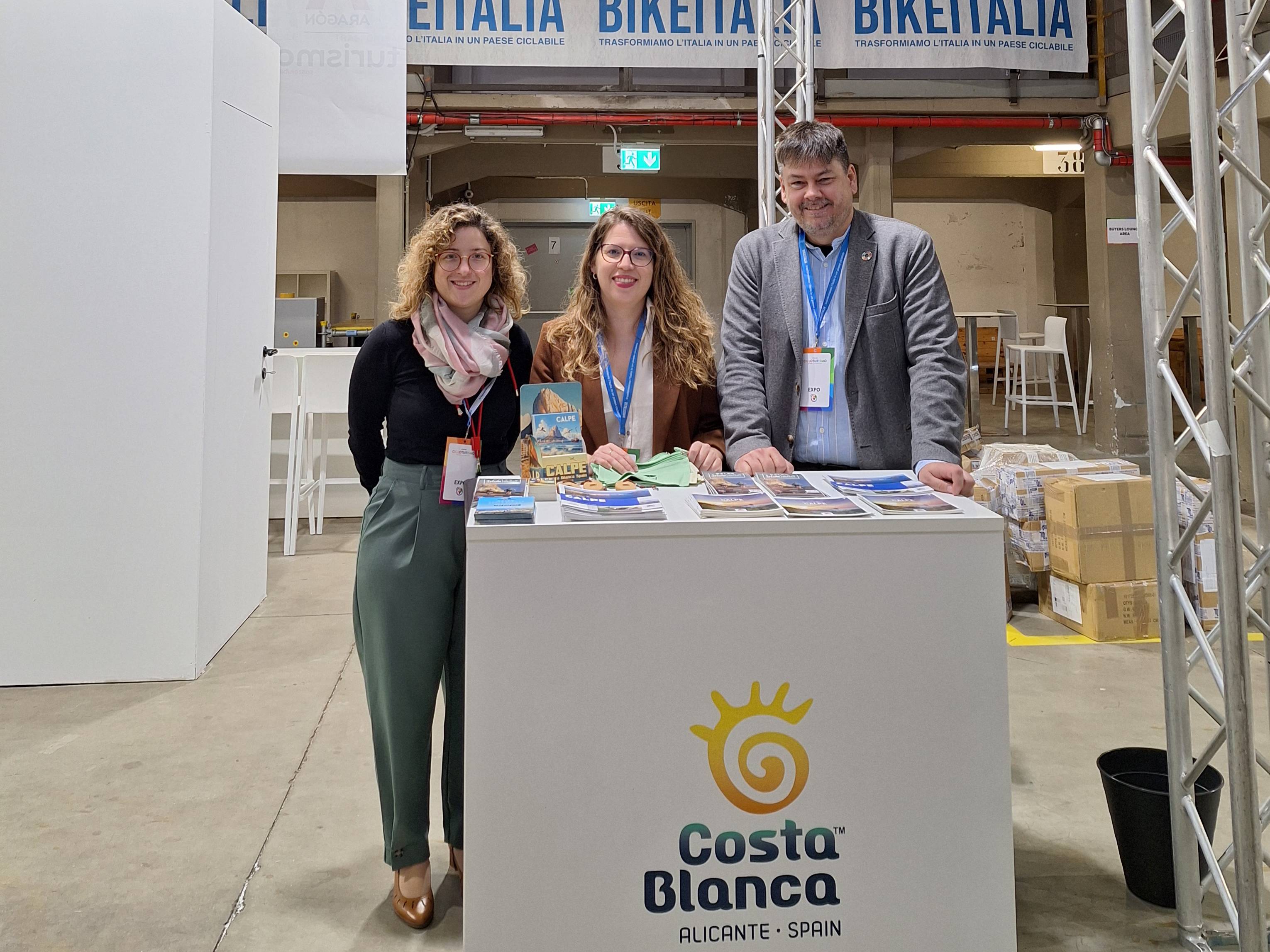 Calp se promociona como destino cicloturista en la Feria de Bolonia