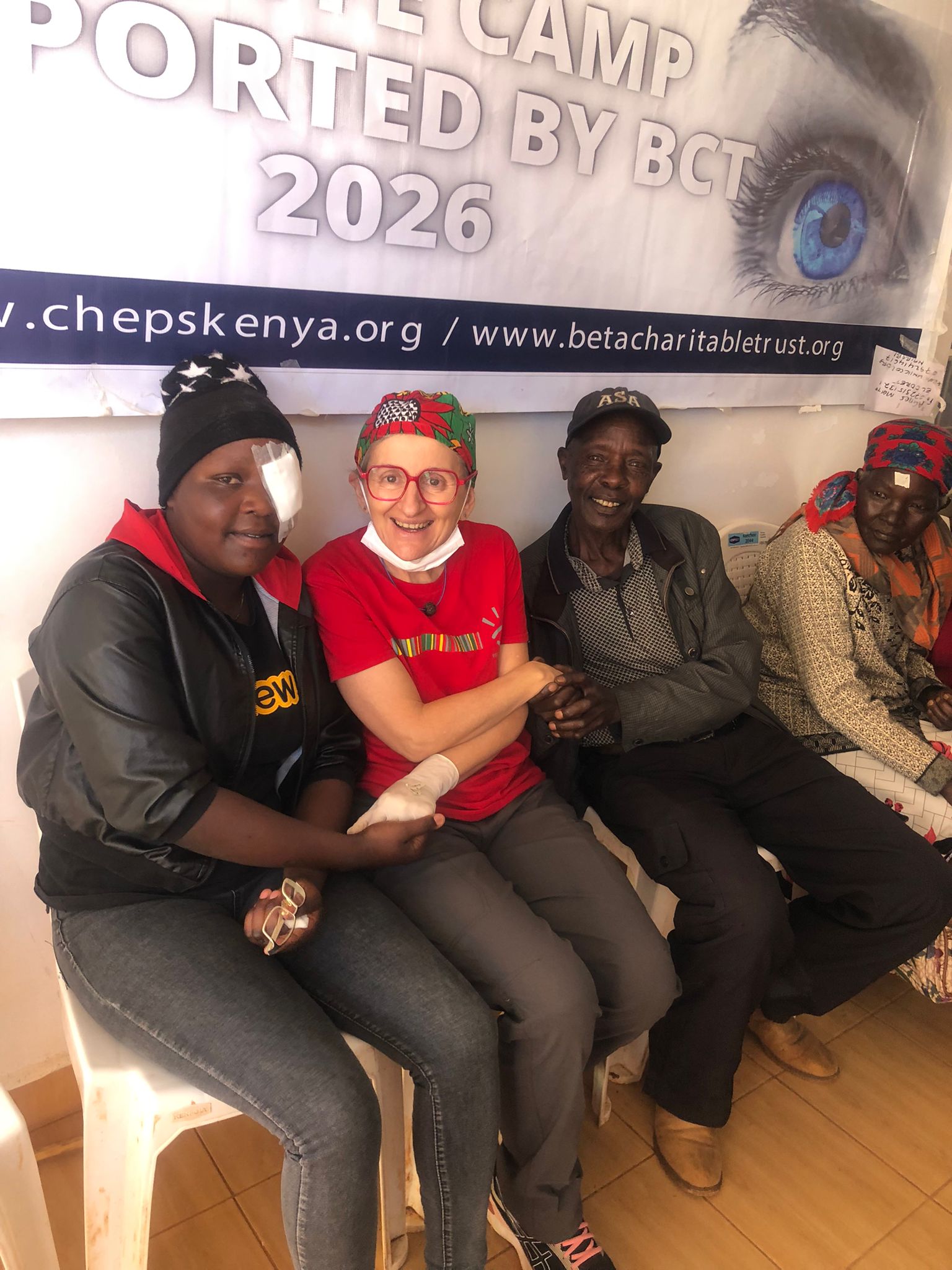 Visió sense fronteres führt in einer neuen Kampagne in Kenia 235 Kataraktoperationen durch