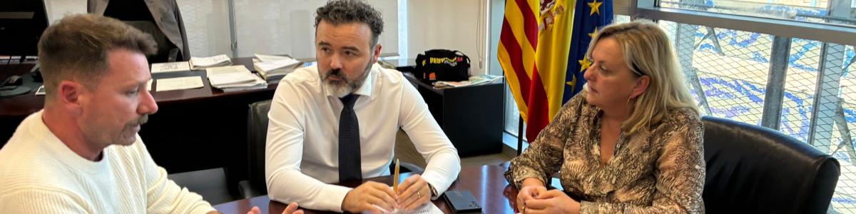 Ayuntamiento y Conselleria buscan fórmulas mixtas para renovar los lavapiés de la playa del Arenal-Bol