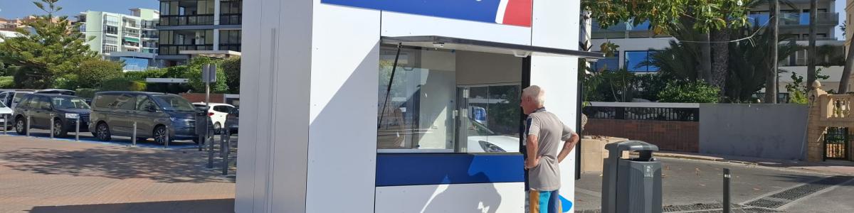 Calp renueva el punto de información turística de la playa y lo traslada a la calle Alemania