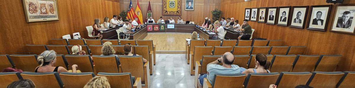 Le conseil municipal de Calp approuve l'expropriation des locaux de l'immeuble Muralles (Galerías Oltra) afin de les affecter à un usage social pour les jeunes et les associations.