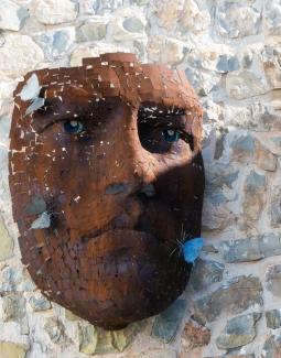 Escultura "Metamorphosis" creada per Georgie Poulariani